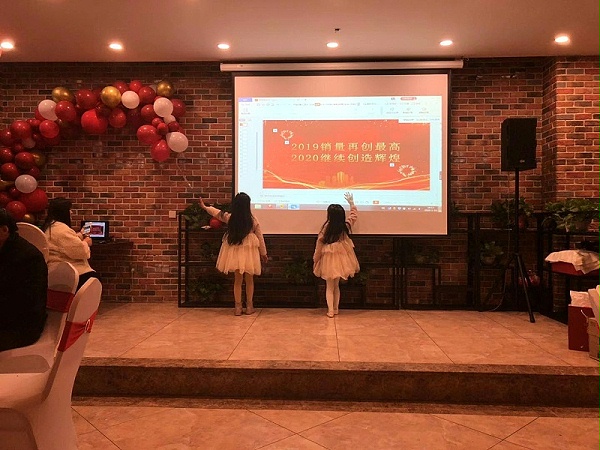 启域铝型材节目表演 启域铝型材节目表演