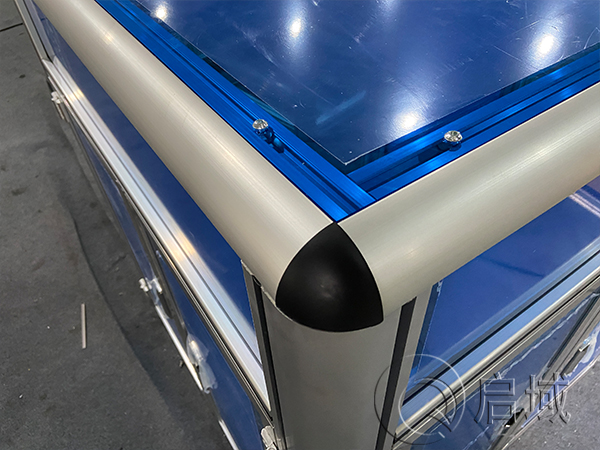 铝型材框架蓝色板材组装细节 铝型材框架蓝色板材组装细节