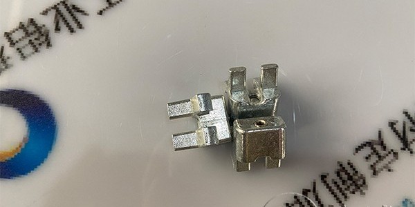 车间用工业铝型材围栏铁丝网卡扣安装教程