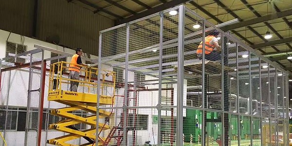 铝型材护栏网是如何根据要求进行定制的？