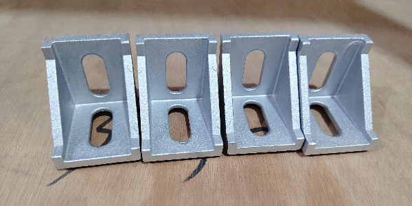 工业铝型材常用的两款直角连接件