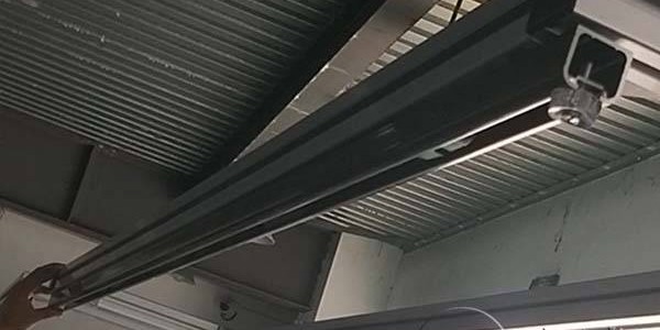 铝型材框架上的辅助材料如何安装？